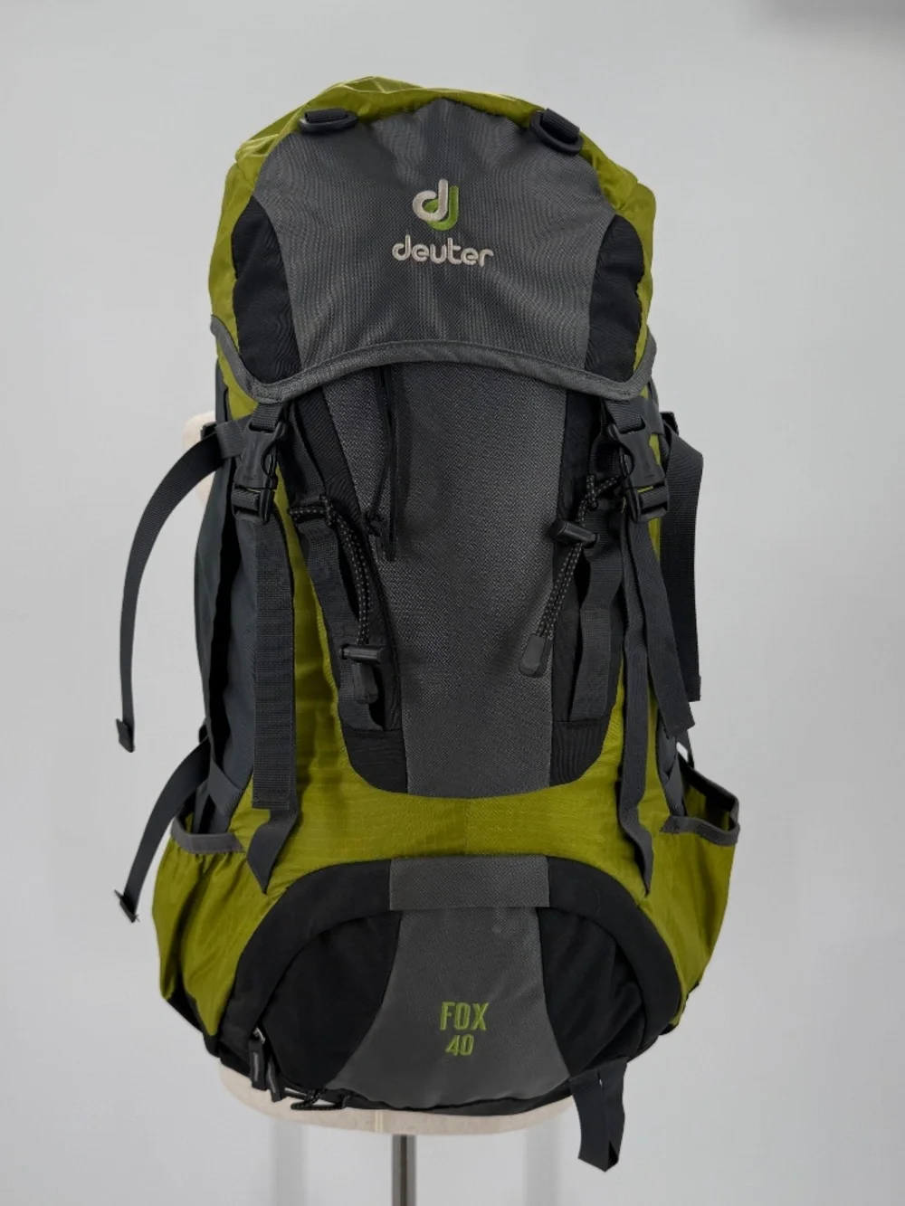Deuter Fox 40L Hiking Backpack Green Charcoal Internal Frame Youth / Women Small
